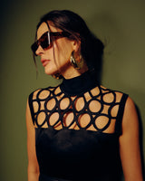 Vestido em Couro com Recortes Vazados
