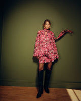 Vestido Curto Floral com Gola Alta