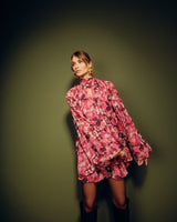 Vestido Curto Floral com Gola Alta