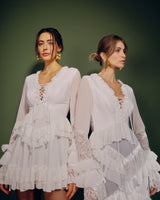 Vestido Curto com Amarração Frontal e Renda