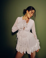 Vestido Curto com Amarração Frontal e Renda