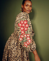 Vestido Midi Animal Print com Manga Bordada