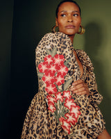Vestido Midi Animal Print com Manga Bordada