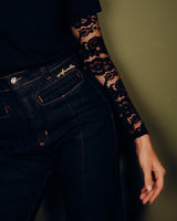 Calça Jeans Reta com Aplicações