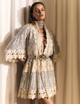 Vestido Curto em Paetês com Renda